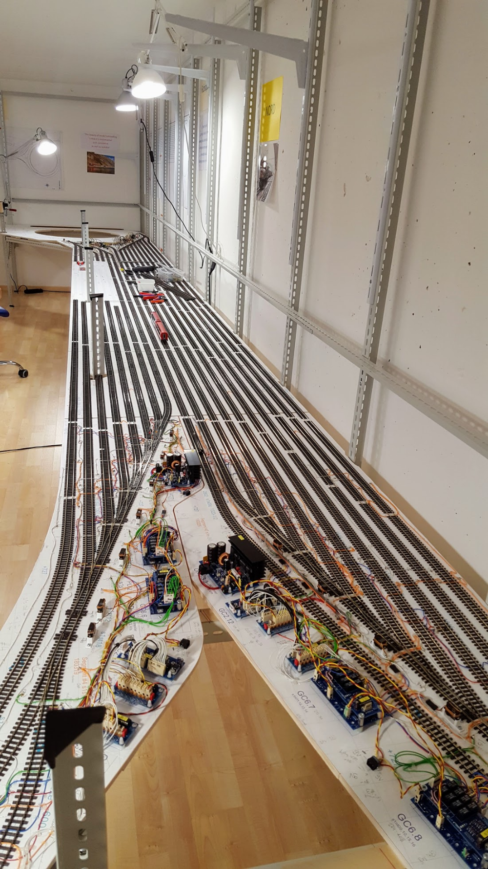 The Ideal Layout (versus "Dream" Layout) | Model Railroad Hobbyist magazine N Scale Train Layout, Ho Train Layouts, Model Train Display, Model Train Scenery, Train Ho, Model Trains Ho Scale, Model Railway Track Plans, Inside A House, Train Table