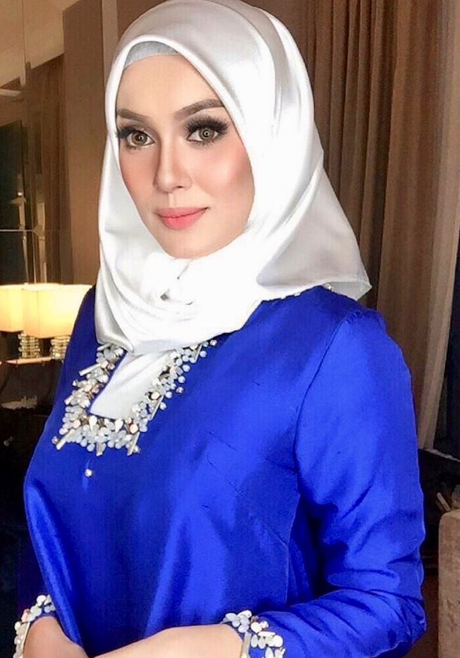 Pin oleh Shane Harvey di Hijaber's | Busana hijab modern