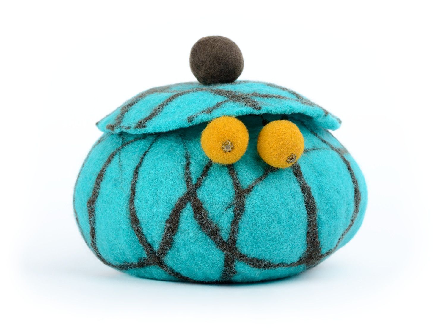 Here is a felt trinket box in turquoise and brown. If you want to give someone a piece of jewelry 💎 but do not know how to wrap it, such a handmade box can be a great idea and additional gift 🎁 I love this combination of colors, but you can choose a different one as well 🎨 Felt Jewelry, Jewelry Box, Quilted Pillow Covers, Unique Gifts For Women, Handmade Box, Gifties, Trinket Boxes, Custom Color, Coin Purse