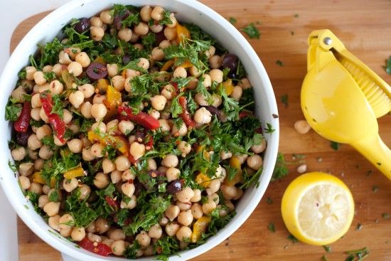 chickpea salad Fmd Recipes, Vegetarian Recipes, Cooking Recipes, Healthy Recipes, Vegetarian Lunch, Vegan Soups, Lunch Recipes, Drink Recipes, Yummy Recipes