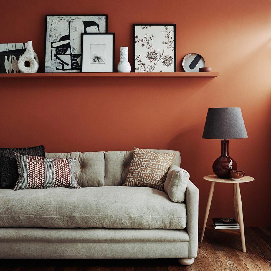 Living room with rustcoloured walls smalllivingroom Woonkamer rood