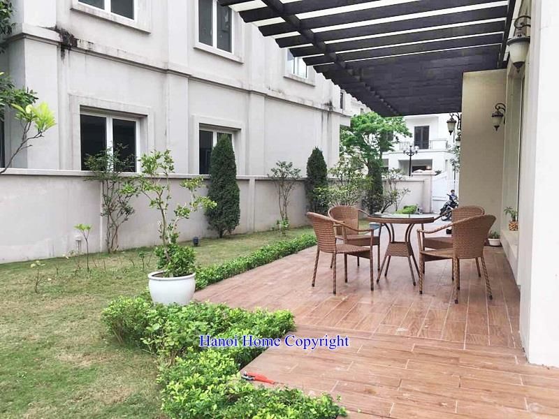 Spacious 4- storey villa for rent in Vinhome Riverside, big yard, green trees