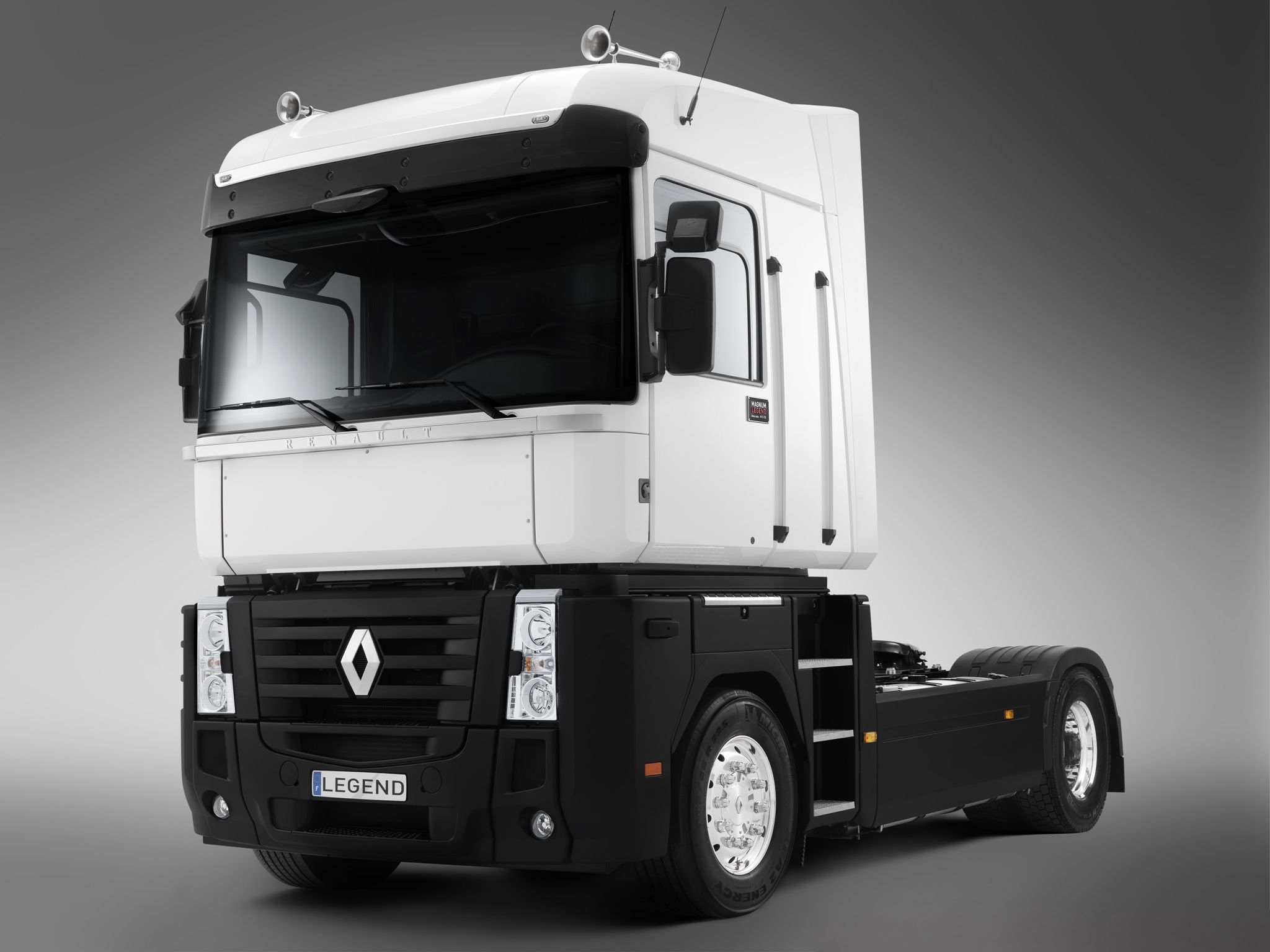 Renault Magnum Wallpaper
