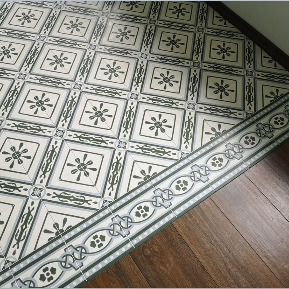 Diesen wunderbaren Fußboden mit Zementfliesen von Casa:1 haben unsere Kunden - mit Sorgfalt und handwerklichem Geschick - selbst verlegt. Hut ab! Das sieht klasse aus.
Dekor: Serie Castillo (CST044), Rand: RAN039.
#zementfliesen #bodenfliesen #fliesenverlegen #spanischefliesen #fliesenausandalusien #handarbeit #kunsthandwerk #traumfliesen #feinefliesen #schönefliesen Hut, Home Decor, Arts And Crafts, Handarbeit, Decoration Home, Room Decor, Home Interior Design, Home Decoration, Interior Design