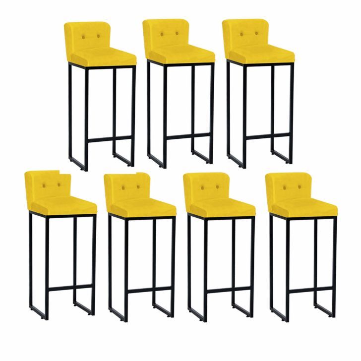 Banqueta LouesA banqueta Loues é produzida em madeira de eucalipto de reflorestamento (MDF) e o seu assento quadrado em conjunto com seu encosto são revestidos em Espuma D-23 e seu conforto e estilo são seu maior destaque e os seus pés de ferro é uma ótima opção de decoração em qualquer ambiente e se destacando das diversas banquetas!! Pode ser revestida em Tecido Sintético ou Suede dando um toque despojado ao ambiente e o melhor, deixa seu ambiente ainda mais bonito.