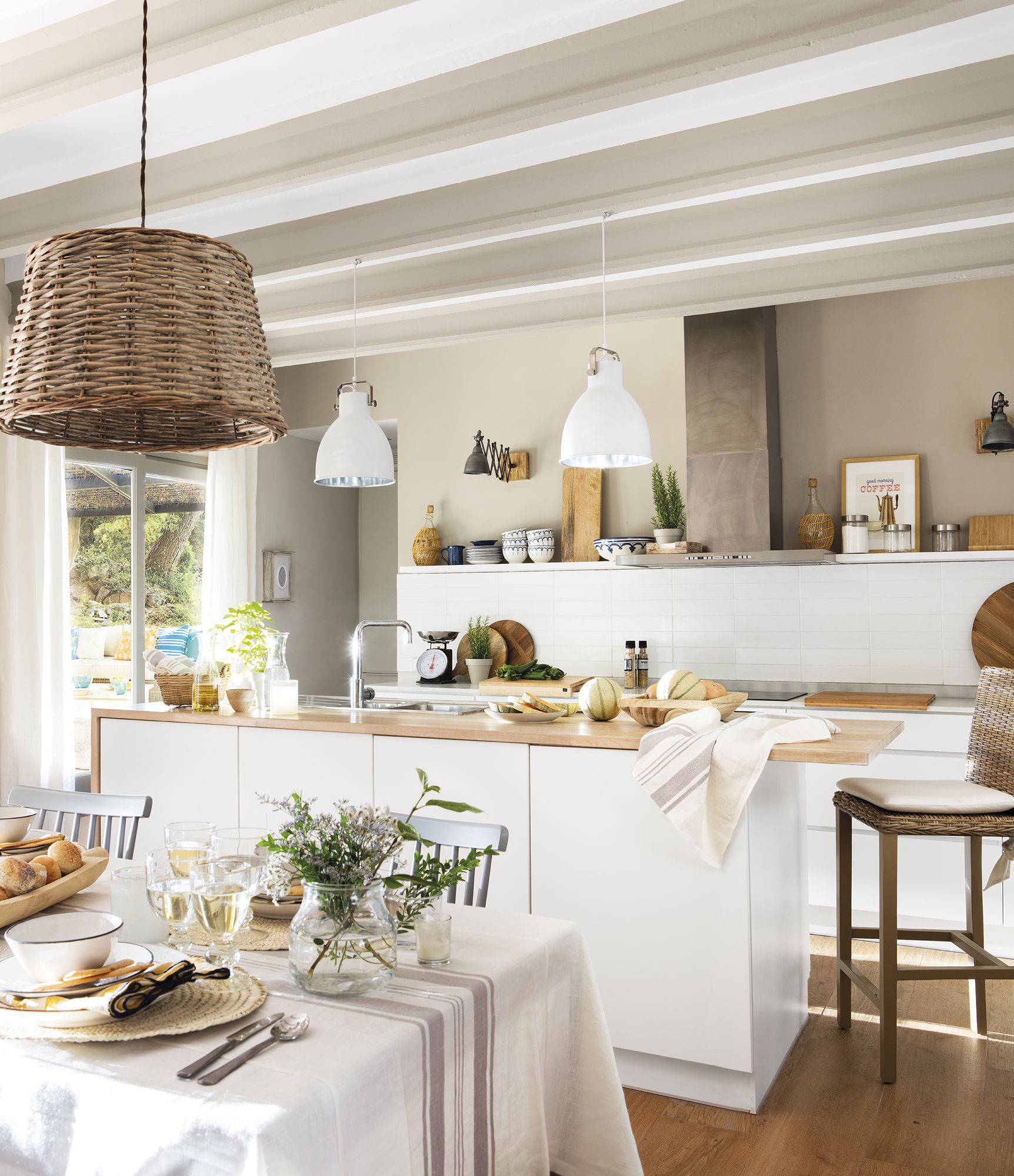Una isla con cocina Mesas de cocina, Decoración de cocina Una isla con cocina Mesas de cocina, Decoración de cocina