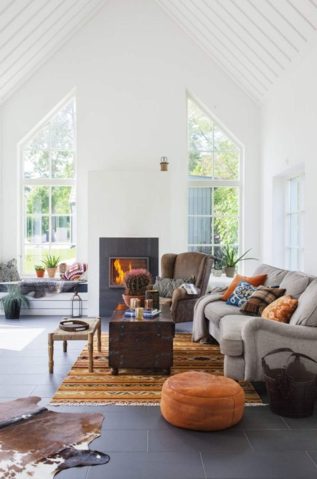 wohnzimmer-landhausstil-fliesenboden-weiss-gestrichene-waende ... wohnzimmer-landhausstil-fliesenboden-weiss-gestrichene-waende ...