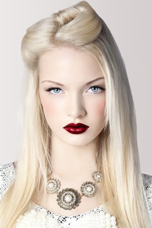 She S Drop Dead Gorgeous Btw Not All Blondes Can Wear Red