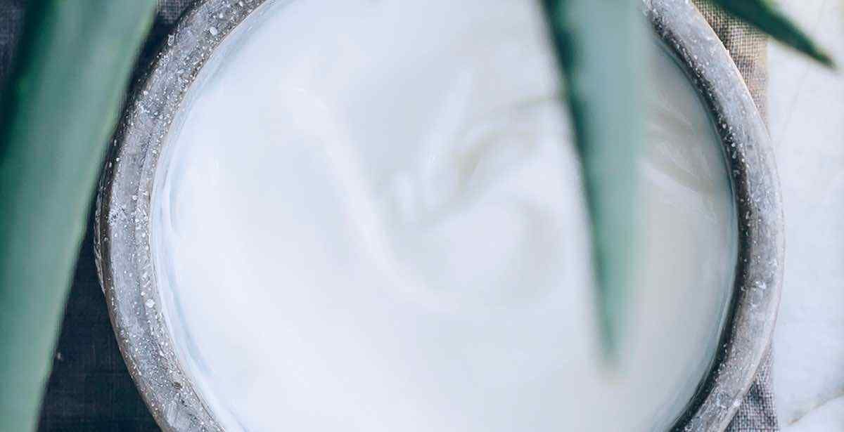 Homemade Aloe Vera Hair Mask to Protect and Nourish Your Hair - Miss Wish #jojobaoil