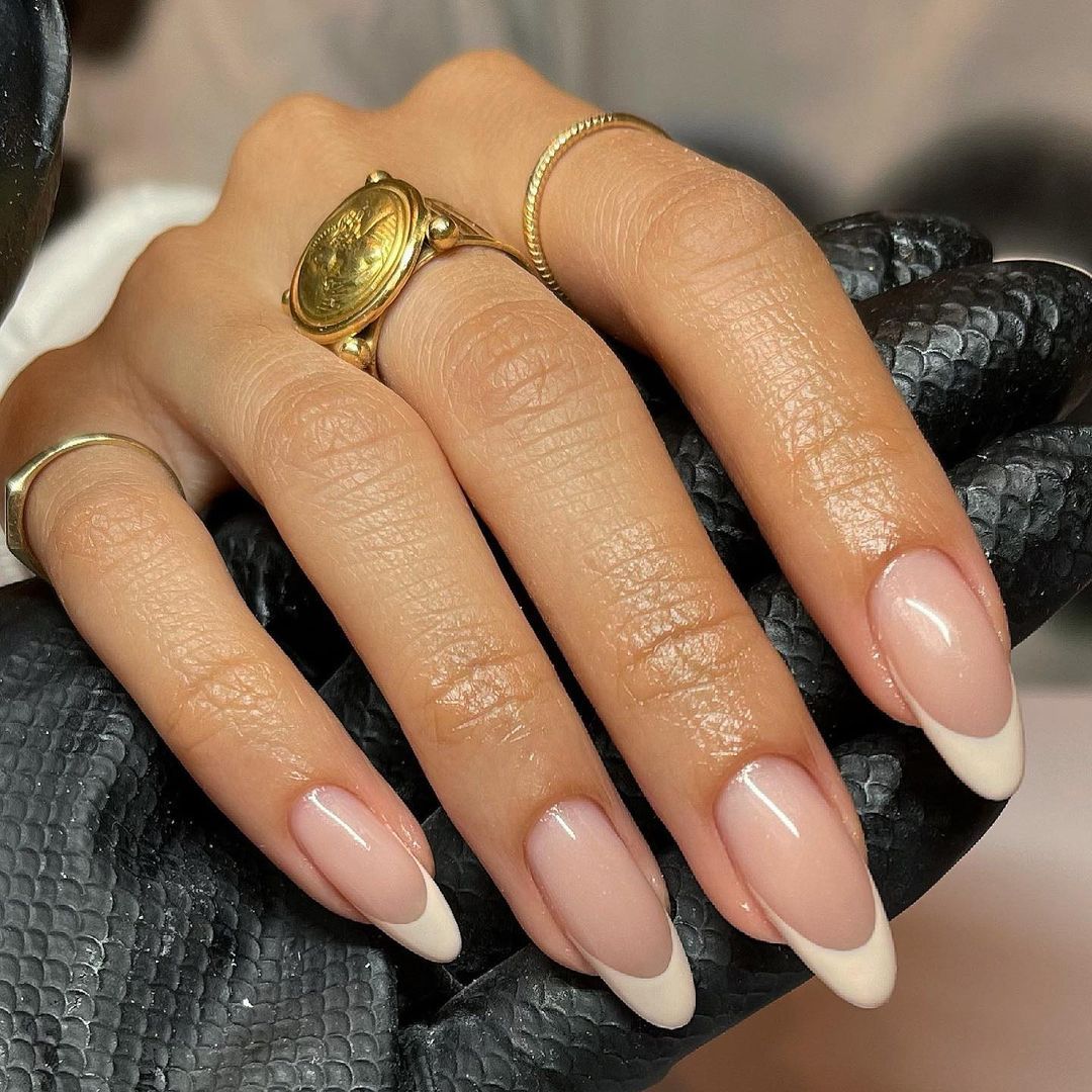 NAILS TORONTO on Instagram: “🤍🤍🤍 @mahkayla . . . . . . . . . . #torontonails #yorkvillenailsalon #yorkvillenails #biogel #nailsofinstagram #bestnails #bestnailsalon…” Classy Acrylic Nails, Almond Acrylic Nails, Classy Nails, Best Acrylic Nails, Stylish Nails, Gorgeous Nails, Perfect Nails, Pretty Nails, Nails Ideias