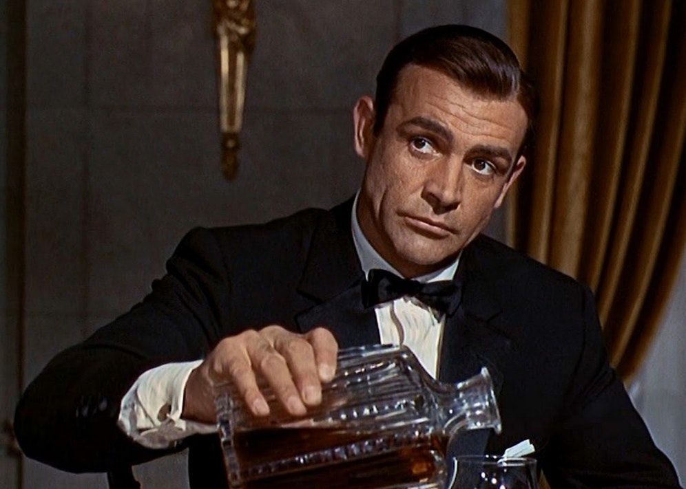 As famous for his witty one-liners as he is for his classic British tailoring, the on-screen James Bond has endured five decades of fashion, resulting in some of cinema’s most rakish style moments. Sean Connery James Bond, 007 James Bond, James Bond Movies, Best Bond Girls, 007 Casino Royale, Films Western, Witty One Liners, George Lazenby, Black Dinner