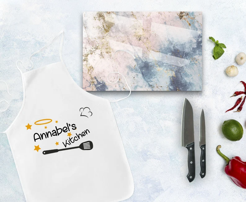 Mother's Day Gift Personalized Kitchen Apron and Glass | Etsy Turkey New Job Gift, Job Gifts, St Patrick's Day Gifts, New Home Gifts, Gifts For Father, Mother Gifts, Valentine Day Gifts, Gifts For Mom, Personalized Kitchen Apron