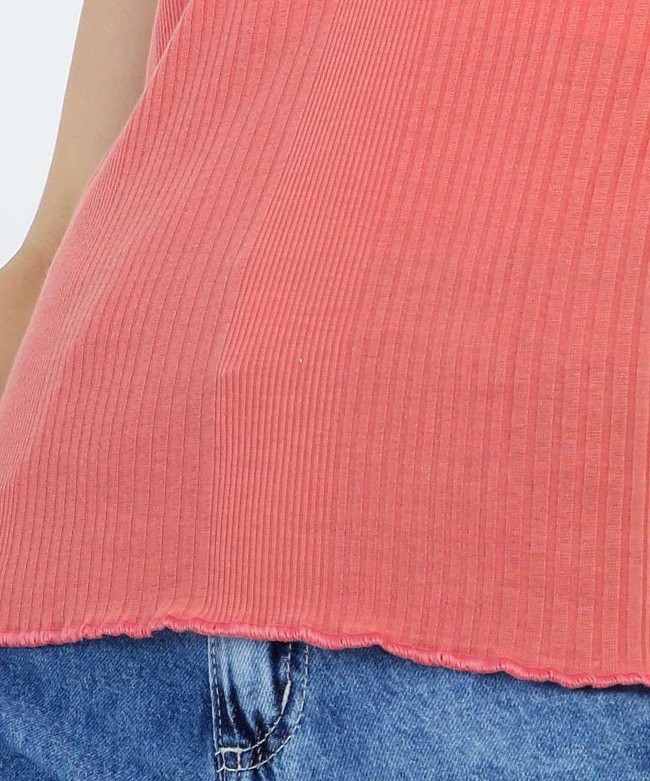 Blusa Feminina Canelada Manga Curta Marisa Blusa feminina confeccionada em malha canelada. Possui decote redondo, manga curta, acabamento e costura no tom. O que é Malha Canelada? Malha canelada é um nome dado a materiais com listras em relevo verticais ou horizontais. Informações Adicionais: Tamanhos: PP ao GG Cor: vermelho Modelo: Blusa Feminina Canelada Manga Curta Marisa Material: canelado (malha canelada) Composição: 95% poliéster, 5% elastano Detalhes adicionais: canelada, manga curta, cas Dado, Casual, Products, Rib Knit, Short Sleeve Blouse, Stripes, Rouge, Women's Clothes, Top Coat