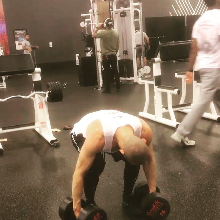 Because leg day is also push-up day. #fitness #fitnessmotivation #legday #legworkout #legworkouts #g...