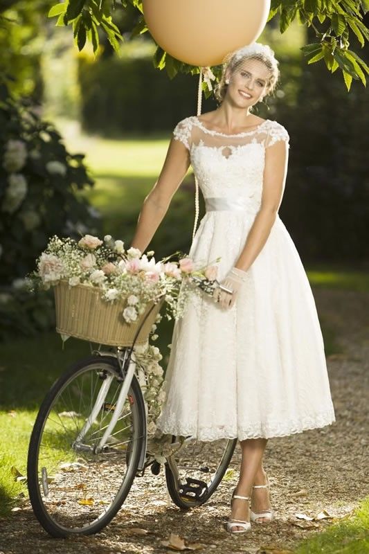 Brighton Belle Short Tea Length Wedding Dress 1055 Florrie View Our Range Of Affordable Tea Length Wedding Dresses From Brighton Belle Featuring Vintage Style Short Bridal Gowns Unique Retro T