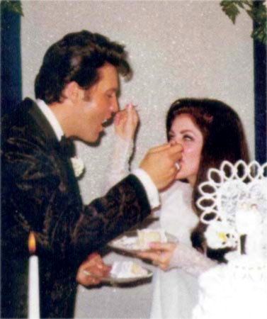 An Elvis & Priscilla Presley Wedding Scrapbook... - Page 27 of 30 Priscilla Presley Wedding, Elvis And Priscilla, Lisa Marie Presley, Elvis Presley Family, Elvis Presley Photos, Rihanna, Night Before Wedding, Aladdin Hotel, Rare Elvis Photos