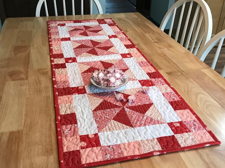 566 Peppermint Pinwheels Table Runner With Images Quilted