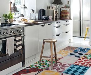 6 alfombras vinílicas perfectas para decorar y proteger tu cocina