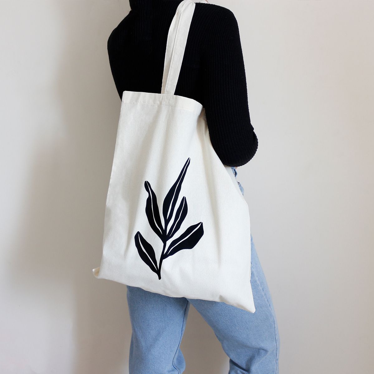 Mu favourite everyday tote bag is back in stock! Grab yours while you can!! #summertote #summertotebag #totebag #totebagdesign #totebagaesthetic #totebagshop #minimaltotebag #floraltotebag #blockprinted #blockprintedtote Everyday Tote Bag, Summer Tote Bags, Floral Tote Bags, Be Kind To Yourself, Minimal Design, Errands, Natural Cotton, Coffee Shop, Looks Great