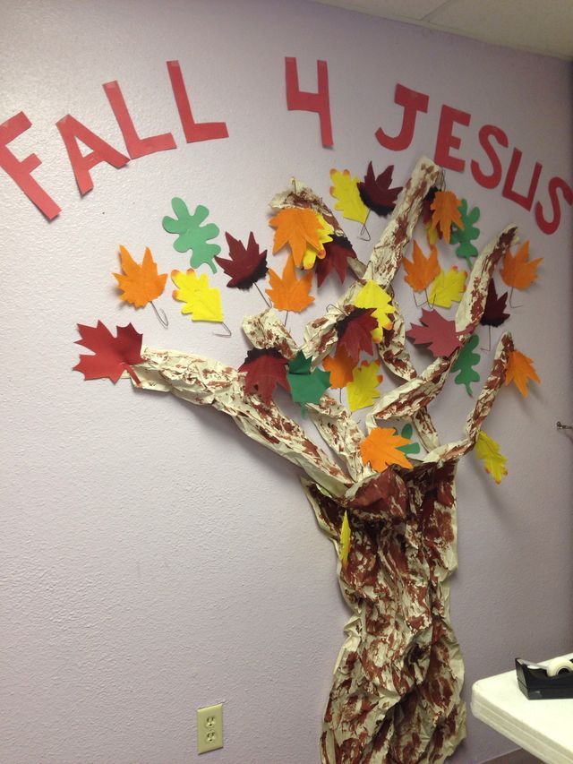 dd8539e76246fb3f76e84761db9b32da.jpg 640×853 pixels Fall festival decorations, Church fall