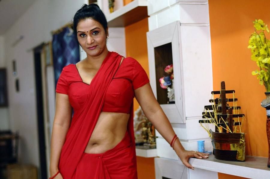 Its Too Hot Telugu Aunty Hot And Sexy Aunties Pinterest Hot Sexy And Red Saree