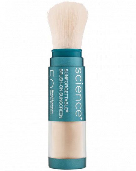7 Mineral Sunscreens That Won’t Turn Your Skin White | Not only should you be wearing sunscreen daily, you also should be reapplying it every two hours—that seems like a lot of effort, but this powder formula makes it easy. Available in four shades, it won’t mess up your makeup or leave a white cast and pulls double duty as a nice way to even out your skin #beautytips #realsimple #skincare #makeuphacks Chemical Sunscreen, Sunscreen Lotion, Mineral Sunscreen, Beauty Tips For Face, Beauty Hacks, Beauty Care, Diy Beauty, Pure Green Tea, Skin Tag