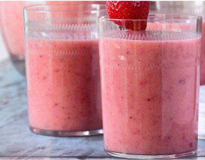 1 glas magere yoghurt, 1 banaan, 1/2 glas sinaasappelsap en 6 aardbeien. Mixen maar... Smoothie Cleanse, Juice Smoothie, Smoothie Drinks, Fruit Smoothies, Healthy Smoothies, Healthy Drinks, Healthy Recipes, Healty Food, Yummy Food