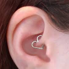 Heart Shaped Cartilage Earring I 3 Hearts Pinterest Piercings Heart Shaped Cartilage Earring Tragus Ring Piercing Ideas Daith Earrings