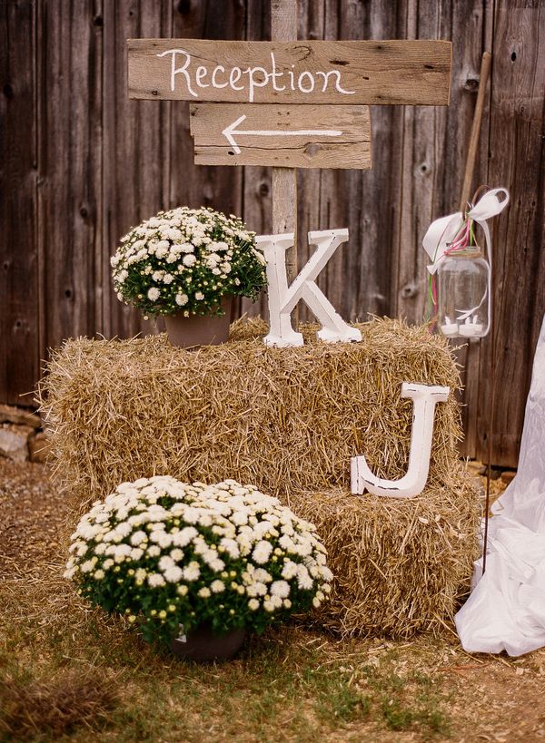 Country Wedding Sign Keywords: #rusticthemedweddingsignideas #rusticweddingplanningideas #jevelweddingplanning Follow Us: www.jevelweddingplanning.com www.facebook.com/jevelweddingplanning/ Trendy Wedding, Perfect Wedding, Dream Wedding, Wedding Day, Wedding Rustic, Wedding Ceremony, Wedding Venues, Elegant Wedding, Budget Wedding