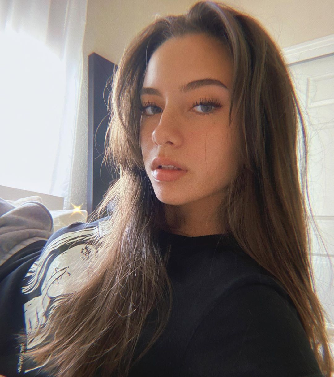 LANI PLIOPA on Instagram: “blu” | Rostro de mujer, Fotos bonitas chicas