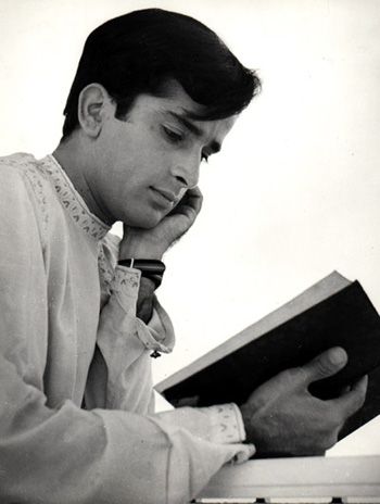 I wonder what he's reading #ShashiKapoor | Shashi kapoor, Indian ...