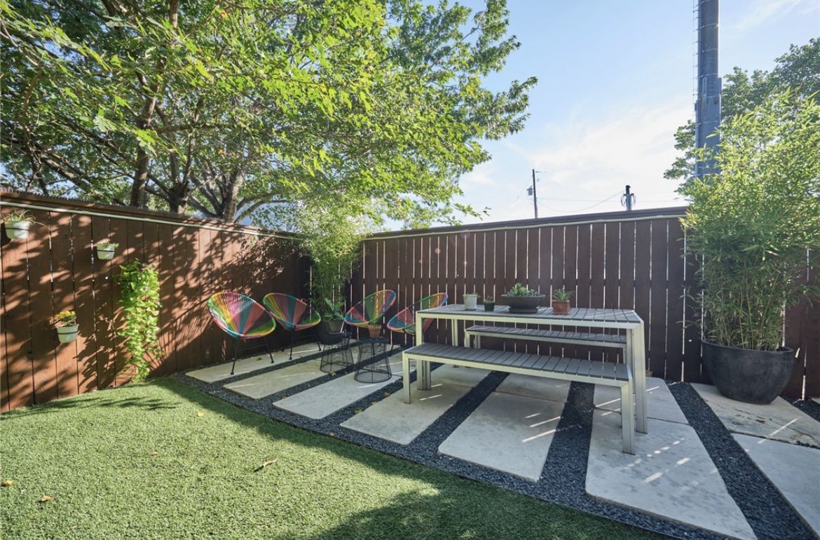 Pavers and Astroturf for Stylish Outdoor Patio