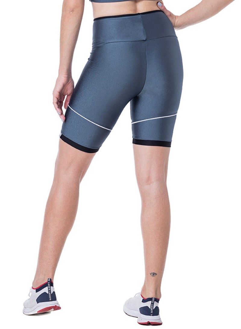 BERMUDA POOL AZUL A Bermuda Pool é aquela peça da Coleção Enjoy que não pode faltar no seu look. A bermuda é mais um best seller da coleção e foi confeccionada em 3 opções de cores, em tecido leve, com tecnologias Ketten Sport e LYCRA® SolarMarx, que garante proteção solar UV FPU 50+, além de resistência e muita durabilidade. O modelo tem ótima elasticidade, garantindo um ajuste melhor no corpo e muito conforto. Essa bermuda oferece uma alta compressão, ideal para quem gosta de praticar atividad Pool, Lycra, Bermuda Shorts, Fitness, Products, Fashion, Sun Protection, Tanks, Creature Comforts