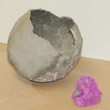 HOME DZINE Craft Ideas | Make decorative concrete spheres Concrete Basement Floors, Basement Flooring Options, Diy Cement Planters, Cement Crafts, Small Basement Bedroom, Basement Bathroom, Concrete Decor, Decorative Concrete, Get Rid Of Mold