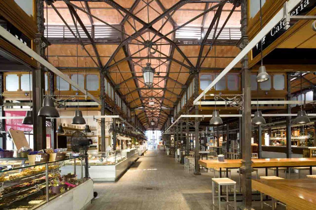 Best Local Markets In Madrid Spanish Food For Foreign People San Miguel Market Market Design Indoor Markets