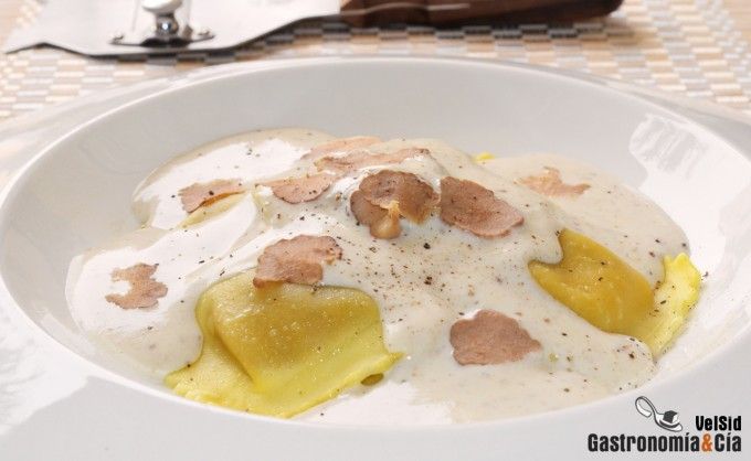 Ravioli De Boletus Con Salsa De Trufa Blanca Receta Recetas De Comida Gastronomia Salsa Para Pasta