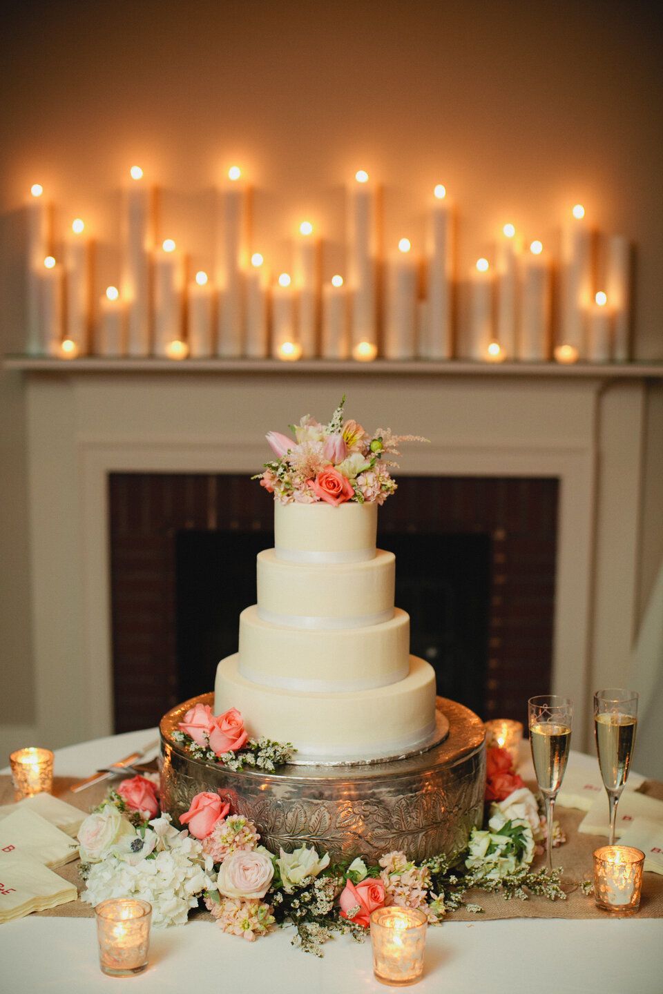 can i use fresh flowers on a cake