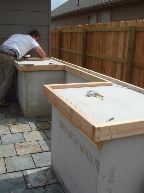 Diy Concrete Countertop For Outdoor Cooking Spot Build Kitchen Cabinets Countertops - How To Build Outdoor Concrete Countertops In Place Diy Concrete Countertop For Outdoor Cooking Spot Build Kitchen Cabinets Countertops - How To Build Outdoor Concrete Countertops In Place