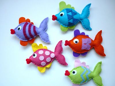 Meet the colourful 'Rainbow Kissing Fish' soon to be hung as a baby mobile. I am thinking of hanging from a felt covered ring with waves and... #feltcreations