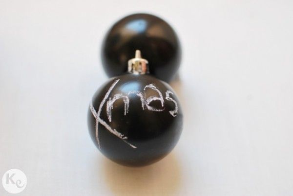 DIY Christmas Time, Christmas Bulbs, Christmas Decorations, Novelty Christmas, Holiday Decor, Holiday Ideas, Christmas Ideas, Christmas Chalkboard, Dark Heart