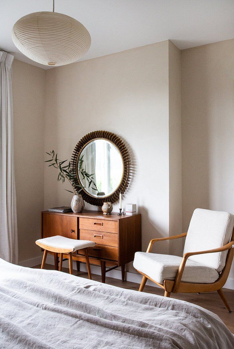 4 Key Elements of Mid-Century Modern + Design Tips for Your Space — Scout & Nimble Mid Century Interior Design, Mid-century Interior, Mid Century Modern Interiors, Mid Century Modern Decor, Mid Century Modern House, Mid Century Modern Furniture, Modern Interior Design, Modern Retro Bedroom, Mid Century Modern Living Room Decor