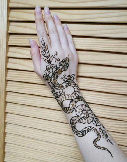 Descubra o significado das tatuagens de henna mais comuns (com imagens para você se inspirar) - Dicionário de Símbolos Cool Henna Tattoos, Henna Tattoo Hand, Henna Tattoo Designs Simple, Henna Body Art, Hena Tattoo, Mandala Tattoo, Tattoo Ink, Leg Tattoos, Sleeve Tattoos