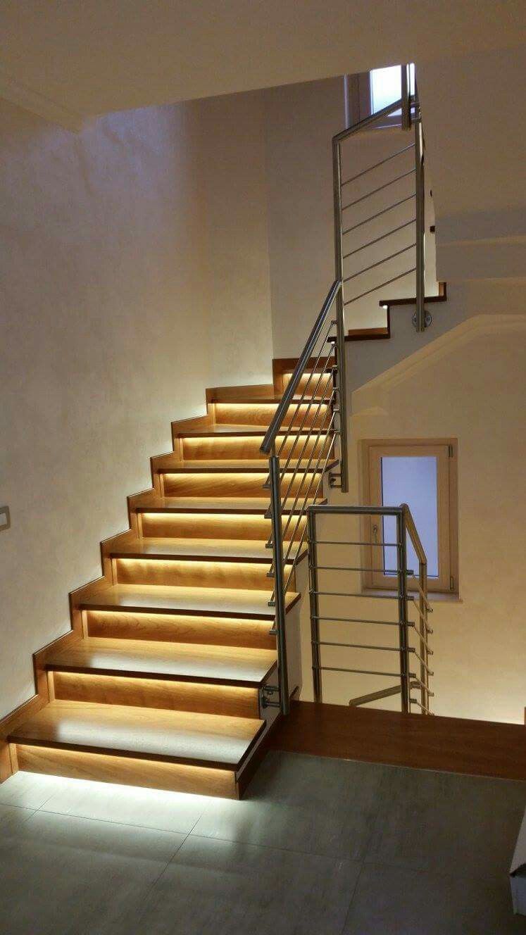 Ringhiera scala interna acciaio inox e legno luci www.rinox.it ... Scala acciaio e legno