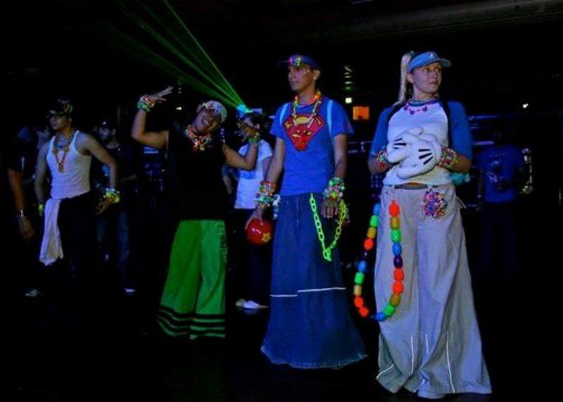 These Photos Of 90s Raves Prove It Was The Best Decade For Dance Music these-photos-of-90s-raves-prove-it-was-the-best-decade-for-dance-music