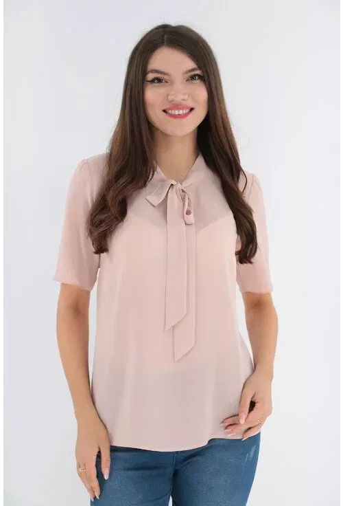 Bluza lejera roz pudra cu esarfa -Decolteu rotund accesorizat cu esarfa -Croiala lejera -Maneci scurte -Inchidere discreta cu nasture la spate -Fabricat in Romania MATERIAL: 40% Vascoza, 60% Poliester LUNGIME: 66 cm la marimea 42, lungimea bluzei creste cu 1 cm la fiecare marime Mărimi disponibile Bluza uni roz pudra cu funda 42 , 46 , 50 , 52 Vezi ghid imbracaminte dama marimi mari TrendLand.ro 50 %, Women's Top, Fashion, Moda, Fashion Styles, Fashion Illustrations