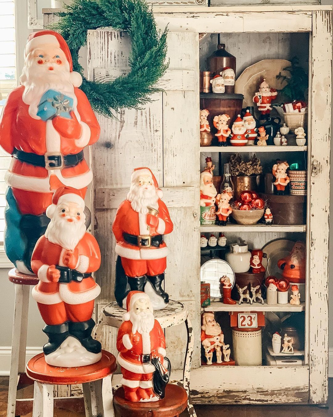 Vintage Resin Folk Art Santa Claus Statue With Toy Bag 8 Christmas Decor