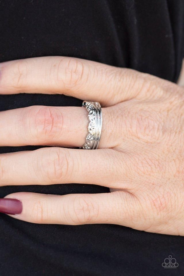 Paparazzi Seeing Is Beleafing Silver Band Leafy Design Ring