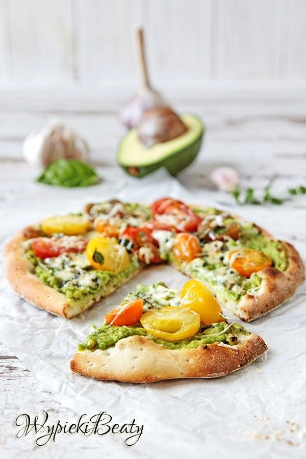 Pizza z sosem z awokado - Najlepszy przepis - Wypieki Beaty Pizza, Salmon Burgers, Avocado Toast, Pesto, Baked Potato, Potatoes, Lunch, Baking, Breakfast