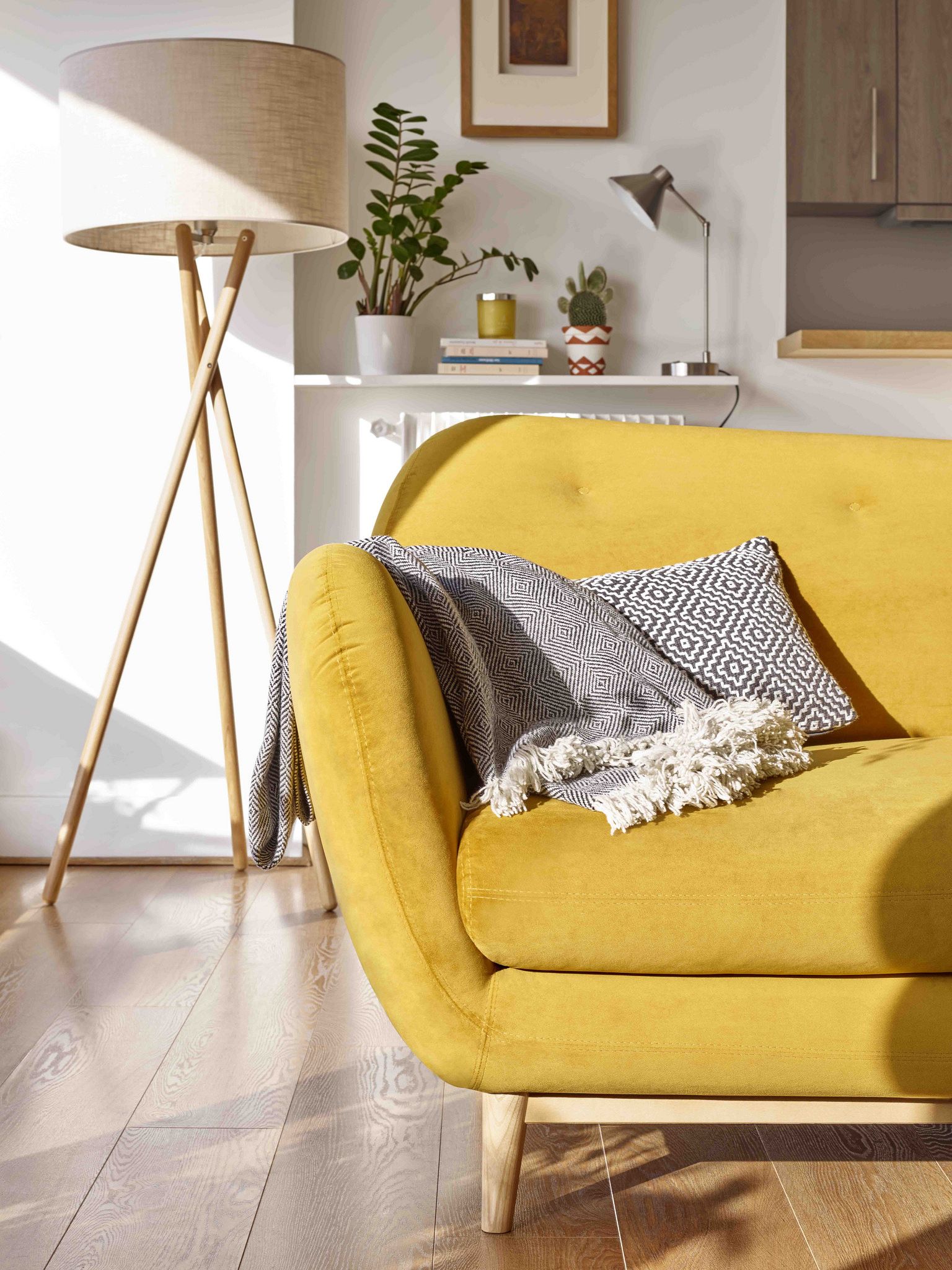 melchior canape 3 places en velours jaune moutarde design by adrien carves decoration salon idee deco appartement canape 3 places