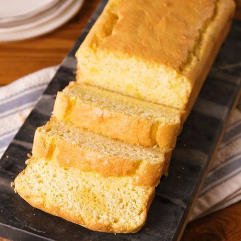 FINALLY, a Keto Bread that doesn't taste like cardboard! #ketobread #ketorecipes #keto #lowcarbbread #delish Keto Recipes Dinner, Low Carb Keto Recipes, Keto Desserts, Keto Dinner, Keto Snacks, Ketogenic Snacks, Easy Recipes, Vegan Recipes, Cheap Recipes
